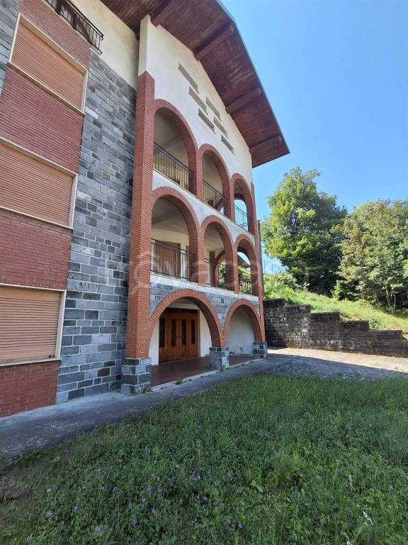 casa indipendente in vendita a Ferriere in zona Castello