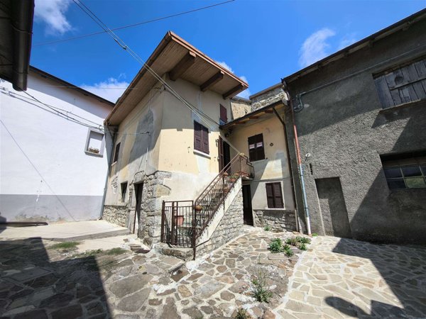 casa indipendente in vendita a Vobbia in zona Selva
