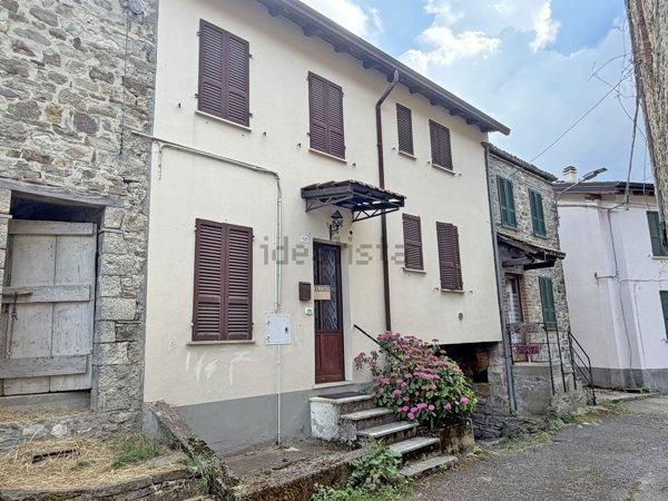 casa indipendente in vendita a Ferriere in zona Gambaro