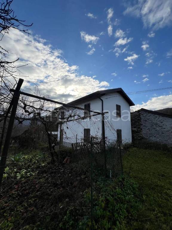 casa indipendente in vendita a Ferriere in zona Selva