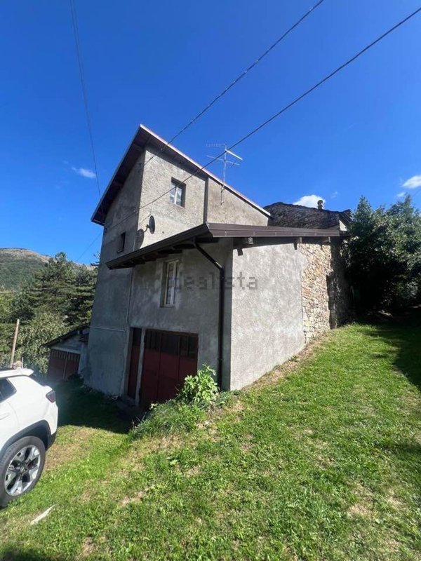 casa indipendente in vendita a Ferriere in zona Selva