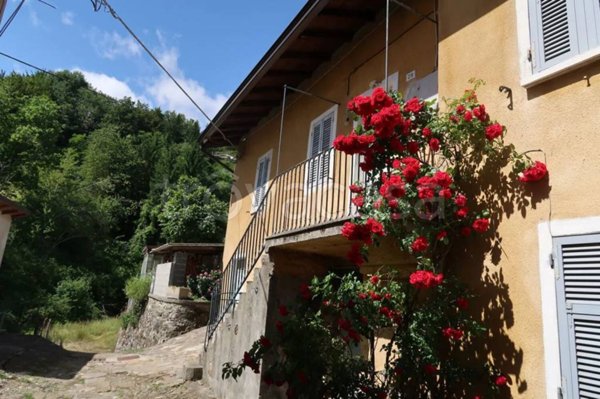 casa indipendente in vendita a Ferriere in zona Selva