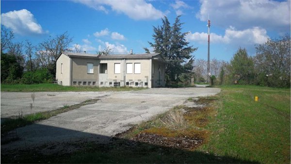 capannone in vendita a Fiorenzuola d'Arda