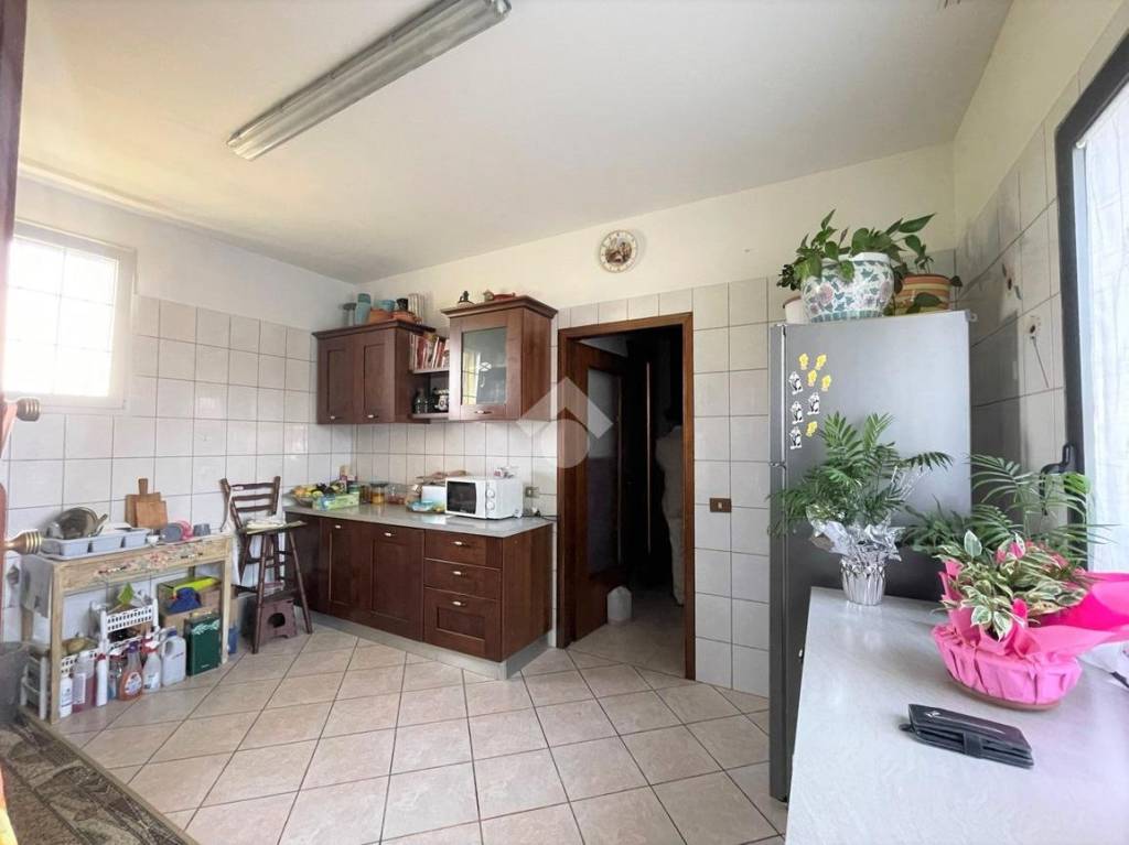 casa indipendente in vendita a Fiorenzuola d'Arda in zona San Protaso