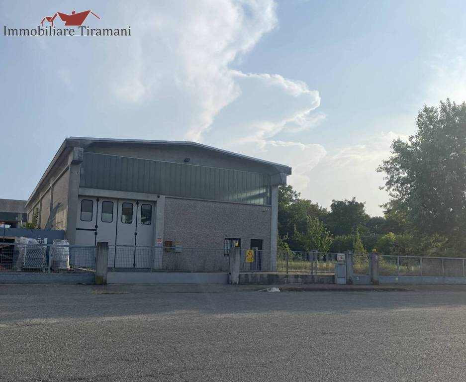 locale commerciale in vendita a Fiorenzuola d'Arda
