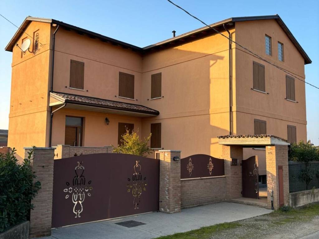 casa indipendente in vendita a Fiorenzuola d'Arda in zona San Protaso