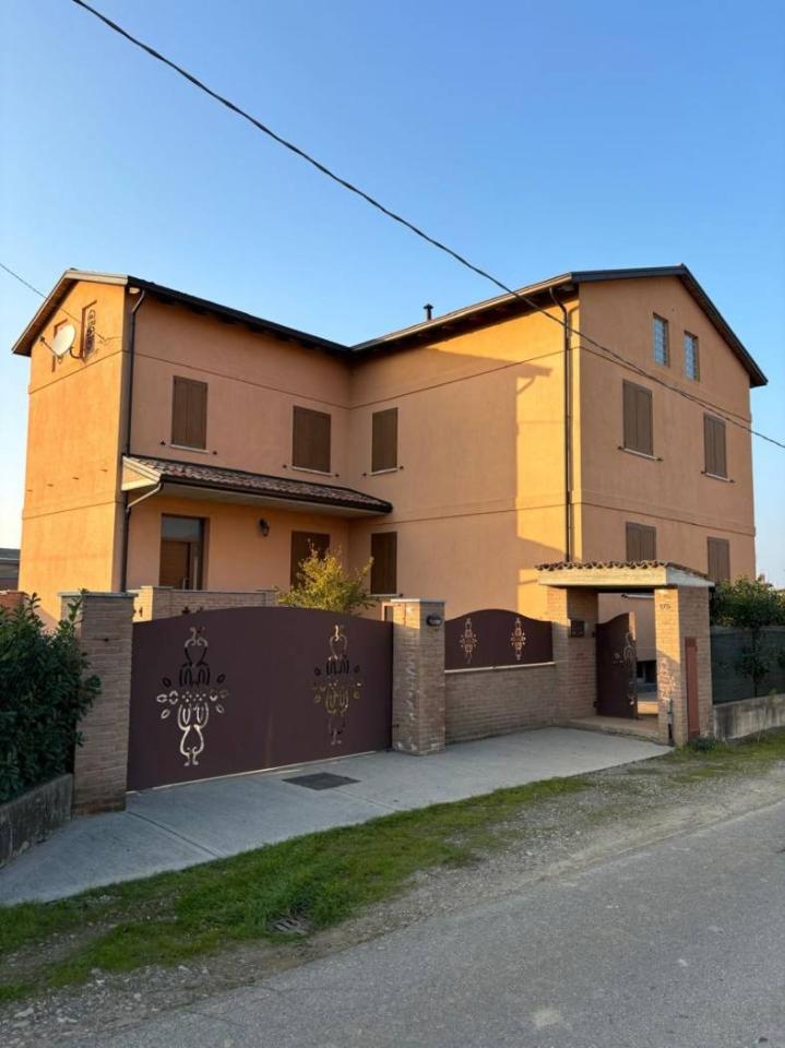 casa indipendente in vendita a Fiorenzuola d'Arda in zona San Protaso