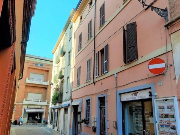 intera palazzina in vendita a Fiorenzuola d'Arda