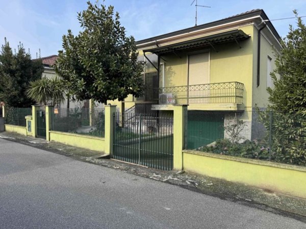 casa indipendente in vendita a Fiorenzuola d'Arda