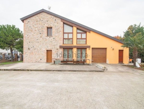 casa indipendente in vendita a Fiorenzuola d'Arda