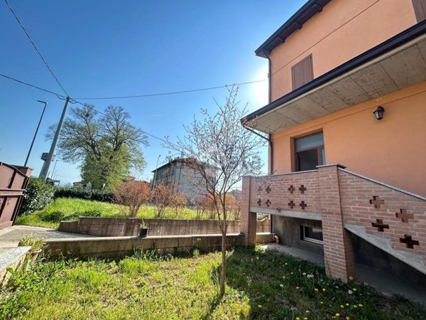 casa indipendente in vendita a Fiorenzuola d'Arda in zona San Protaso