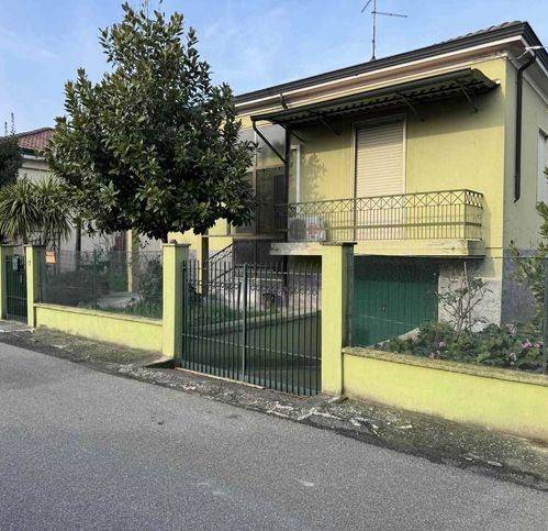 casa indipendente in vendita a Fiorenzuola d'Arda