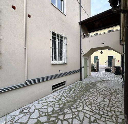 intera palazzina in vendita a Fiorenzuola d'Arda
