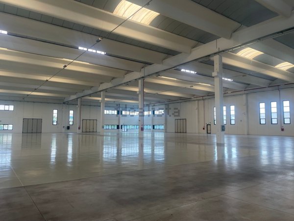 capannone in vendita a Fiorenzuola d'Arda