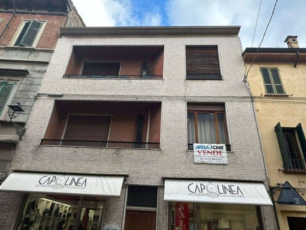intera palazzina in vendita a Fiorenzuola d'Arda