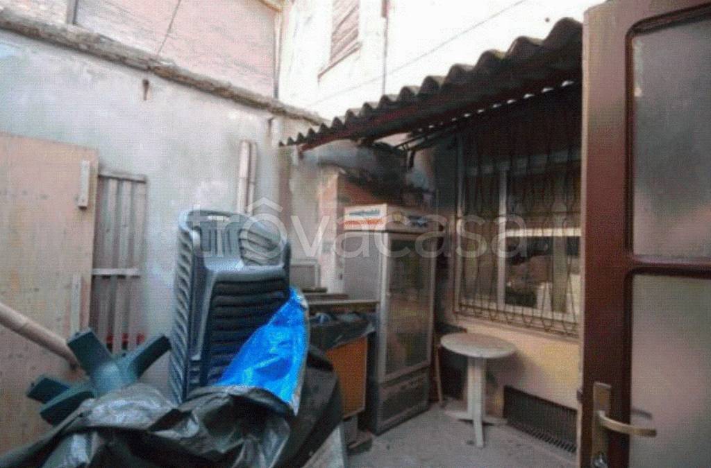 negozio in vendita a Fiorenzuola d'Arda