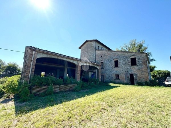 casale in vendita a Fiorenzuola d'Arda