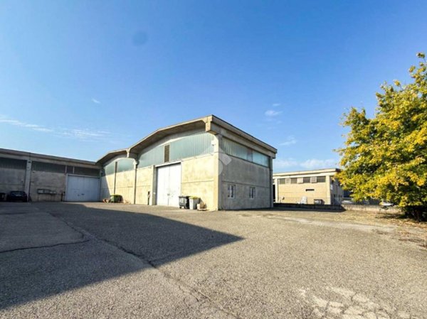 locale commerciale in vendita a Fiorenzuola d'Arda