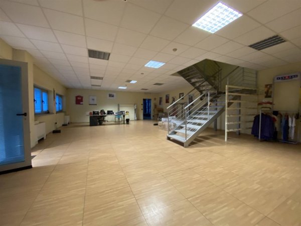 locale commerciale in vendita a Fiorenzuola d'Arda