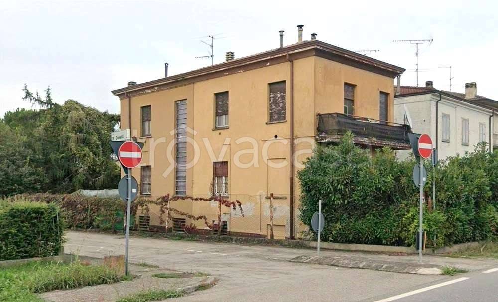 casa indipendente in vendita a Fiorenzuola d'Arda in zona San Protaso