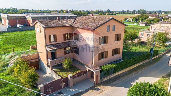 casa indipendente in vendita a Fiorenzuola d'Arda
