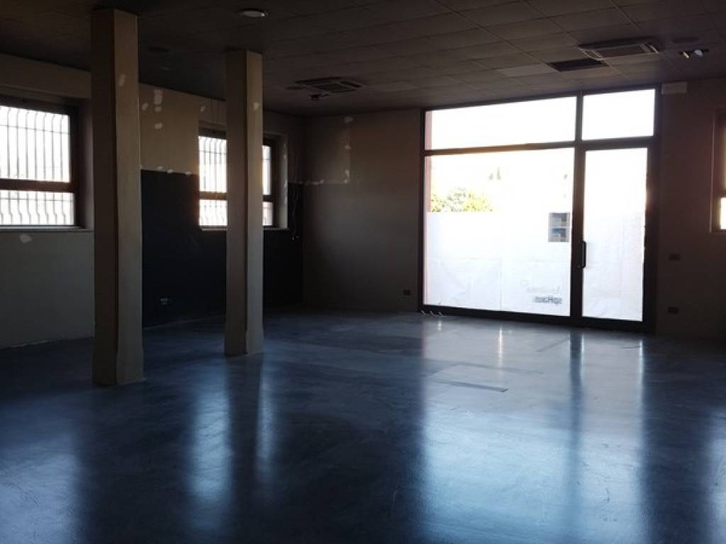negozio in vendita a Fiorenzuola d'Arda