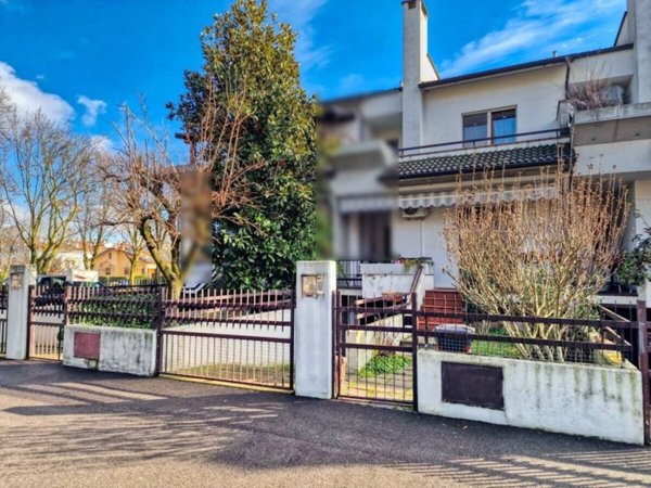 casa indipendente in vendita a Fiorenzuola d'Arda