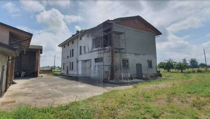 appartamento in vendita a Fiorenzuola d'Arda in zona San Protaso