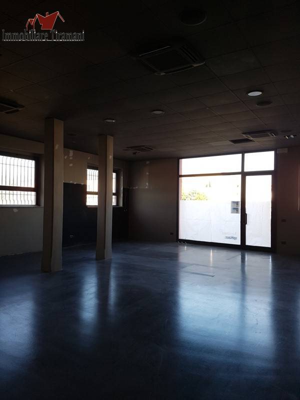 negozio in vendita a Fiorenzuola d'Arda