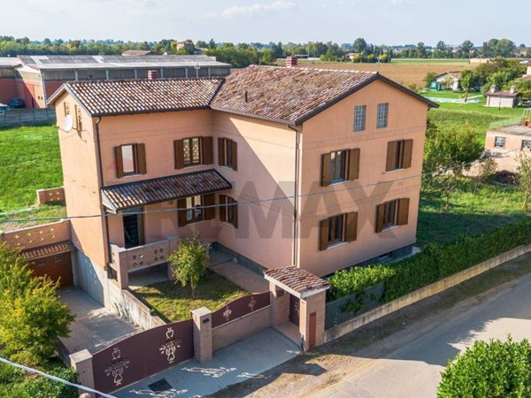 casa indipendente in vendita a Fiorenzuola d'Arda