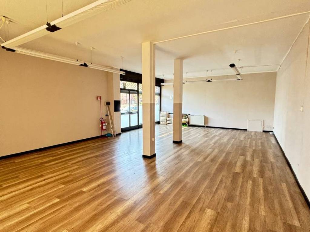 negozio in vendita a Fiorenzuola d'Arda