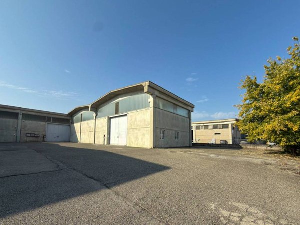 locale commerciale in vendita a Fiorenzuola d'Arda