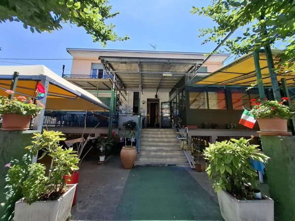 locale commerciale in vendita a Fiorenzuola d'Arda