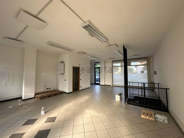 negozio in vendita a Fiorenzuola d'Arda