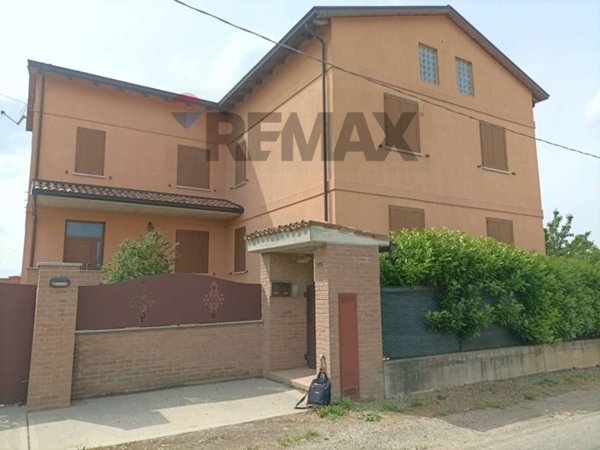 casa indipendente in vendita a Fiorenzuola d'Arda in zona San Protaso