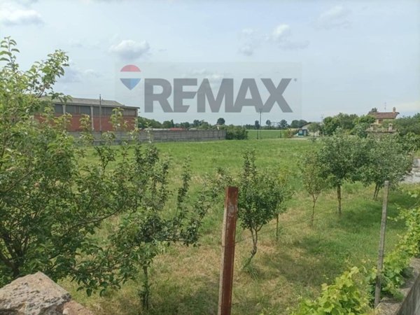 terreno edificabile in vendita a Fiorenzuola d'Arda in zona San Protaso