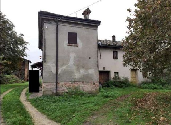 casa indipendente in vendita a Fiorenzuola d'Arda in zona Baselica Duce