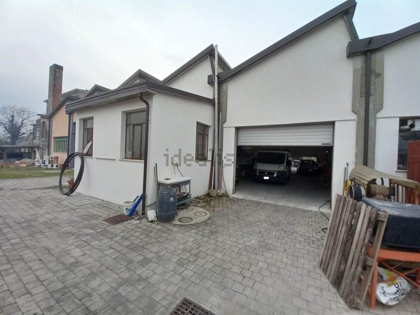 locale di sgombero in vendita a Fiorenzuola d'Arda in zona San Protaso
