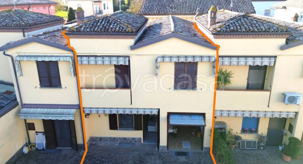casa indipendente in vendita a Fiorenzuola d'Arda in zona San Protaso