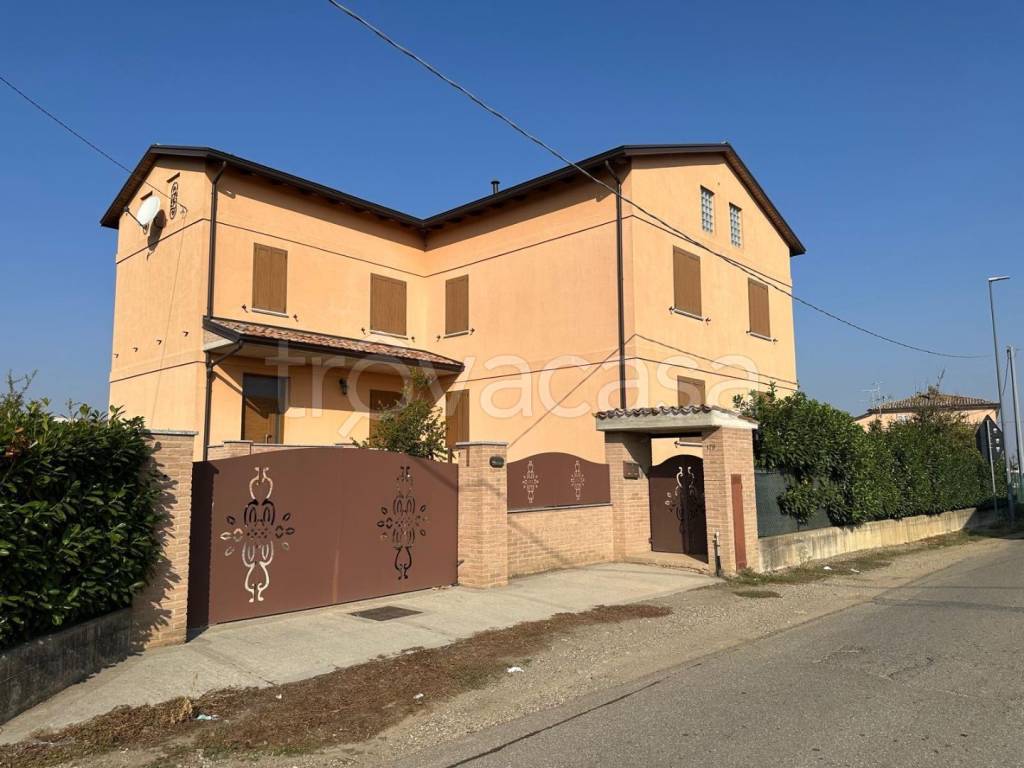 casa indipendente in vendita a Fiorenzuola d'Arda in zona San Protaso