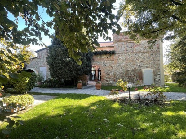 casa indipendente in vendita a Gazzola in zona Rivalta