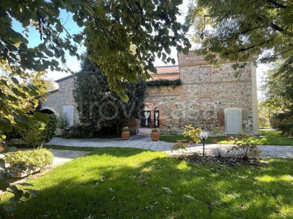 casa indipendente in vendita a Gazzola in zona Rivalta