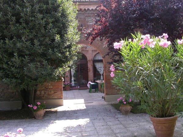 esavano in vendita a Gazzola in zona Castelletto