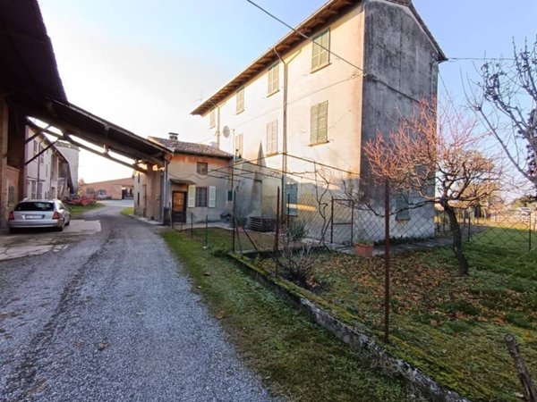 intera palazzina in vendita a Gazzola in zona Tuna