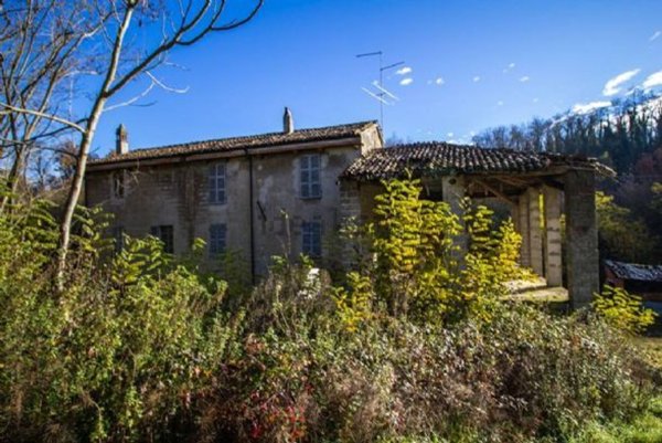 casale in vendita a Gazzola in zona Momeliano