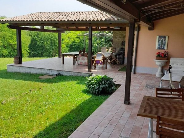 casa indipendente in vendita a Gazzola in zona Momeliano