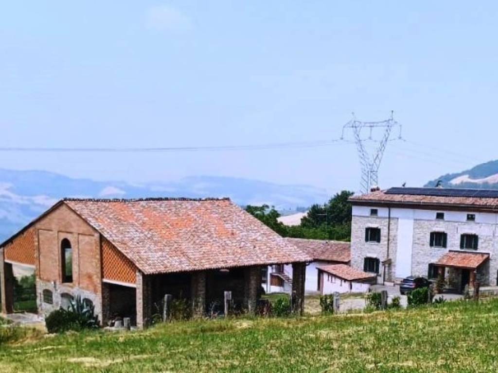 casa indipendente in vendita a Gazzola in zona Rezzanello