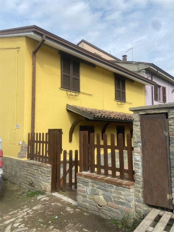 casa indipendente in vendita a Gazzola in zona Tuna