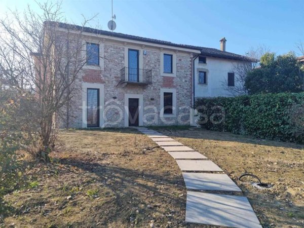casa indipendente in vendita a Gazzola in zona Momeliano