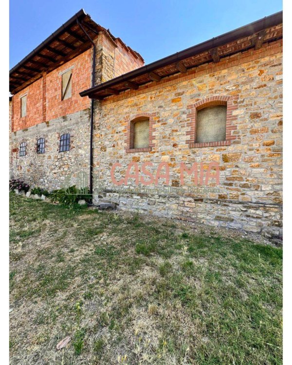 casale in vendita a Gazzola in zona Momeliano